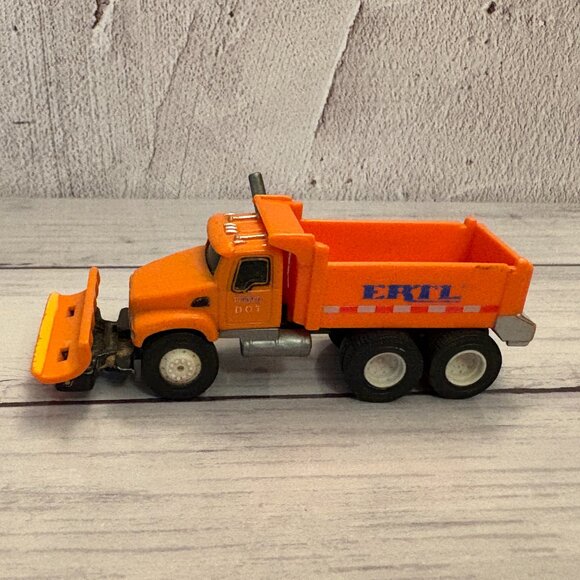 ERTL Hazard Orange DOT Snow Plow Truck Diecast 1:64 (SKU: 264TO) - Picture 2 of 7